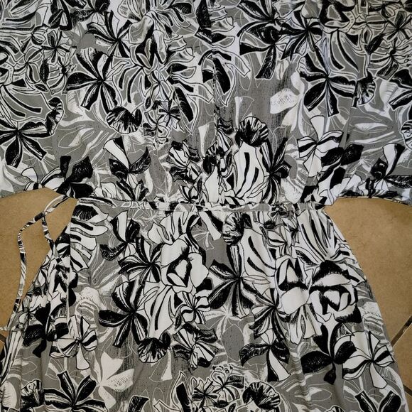 Coldwater Creek black & white floral stretch jersey dress 1x - Picture 4 of 7